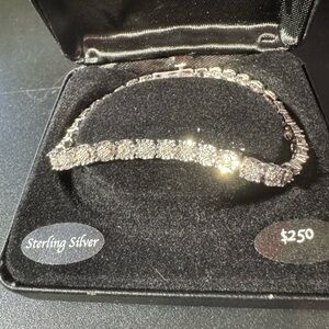NIB R.H. Macy & Co Fine Jewelry Sterling Silver Diamond Bracelet 1/4CTW